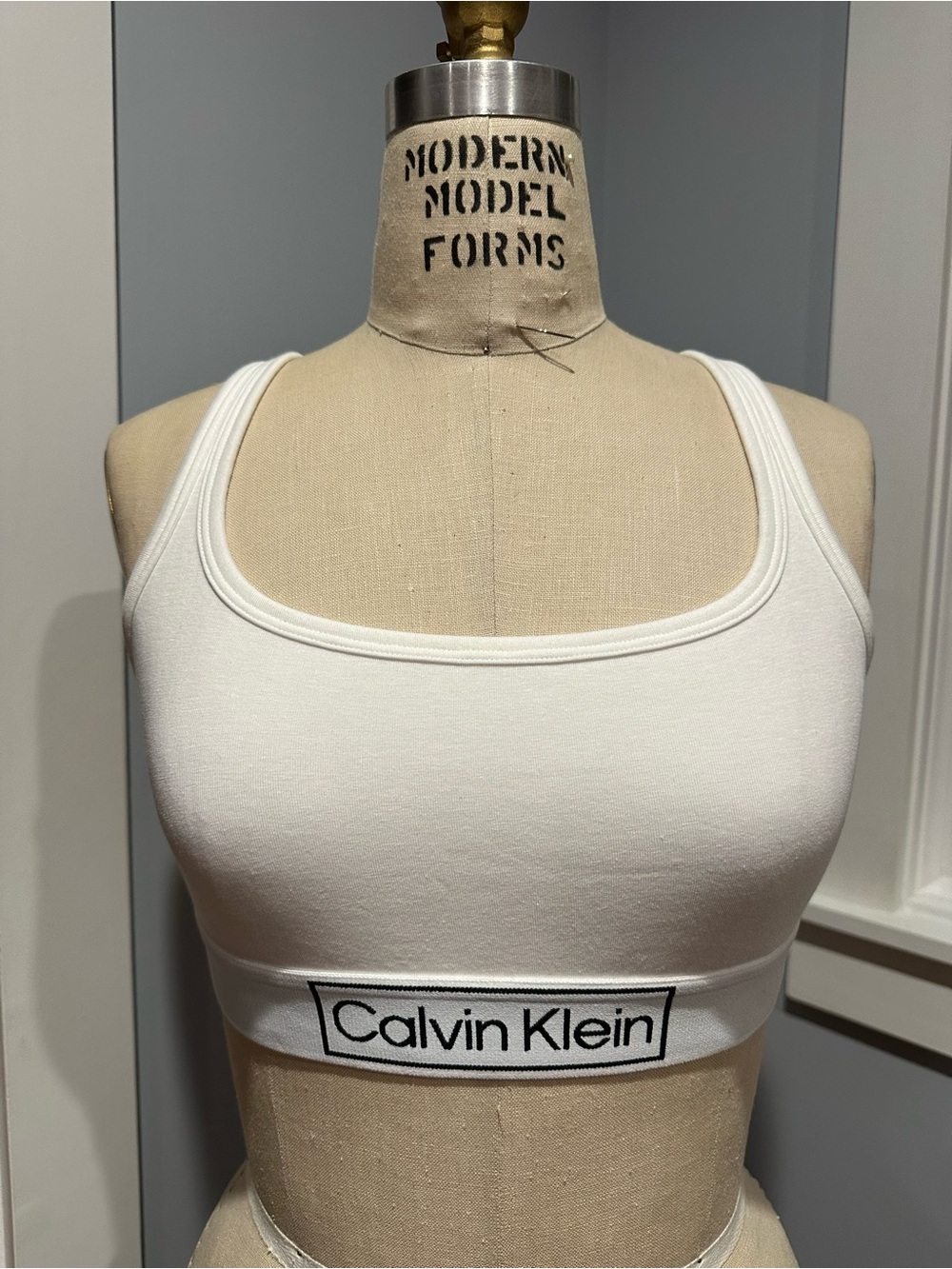 Calvin Klein White Women’s Athletic Racerback Unlined Bralette Medium